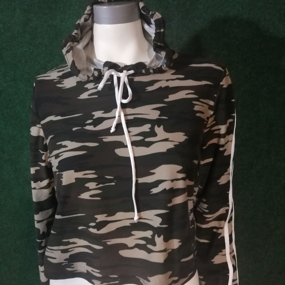 Fashionnova Cropped hoodie top